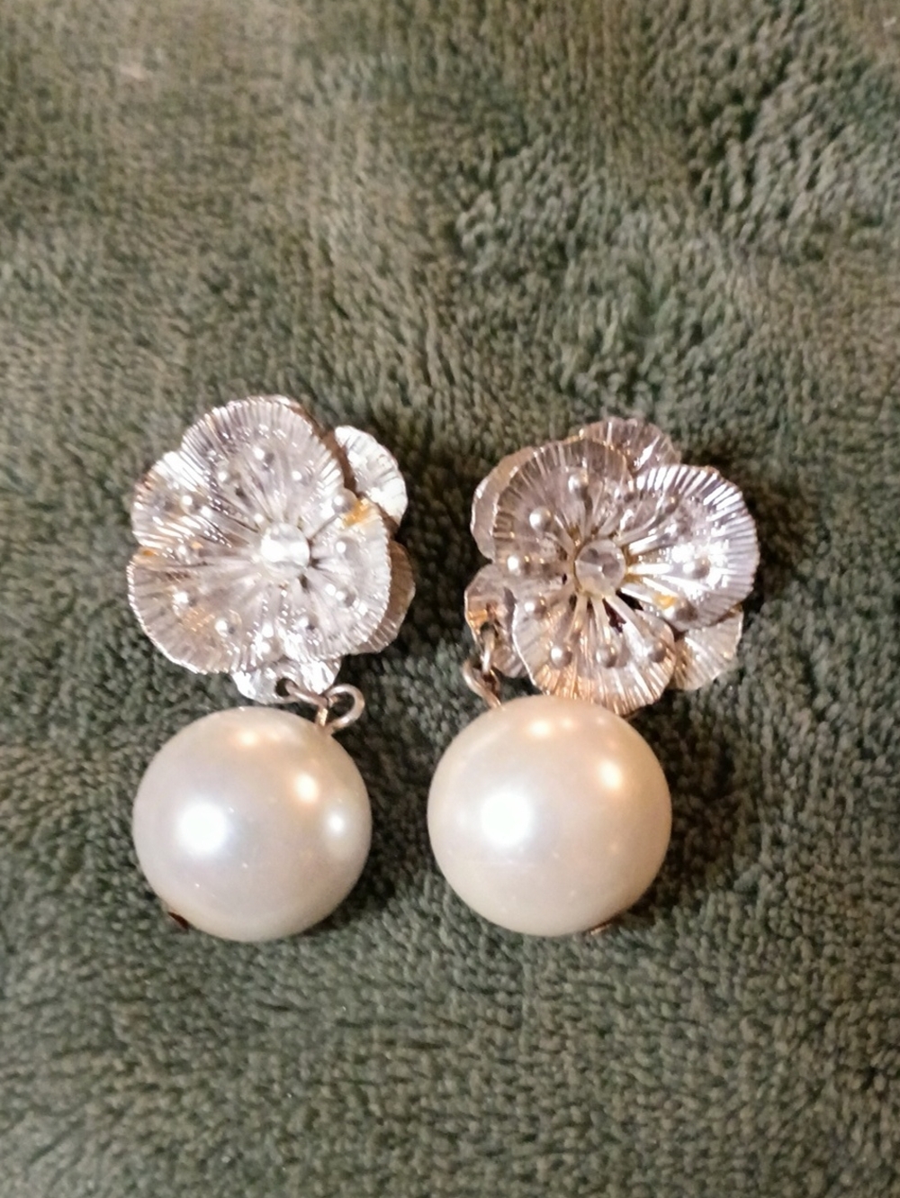 Very Vintage Elegant Silver Floral Pearl Drop Earrings - Classic White Pearls